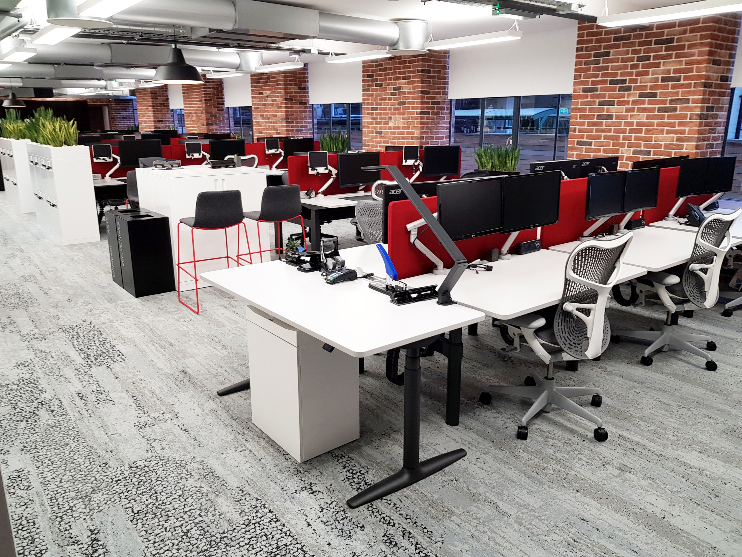 办公辅件|显示器支架|办公家具|球友会（中国）家具|Flo 台面显示屏支架